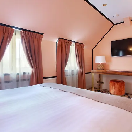 Makom Ferdinand Duval Parijs